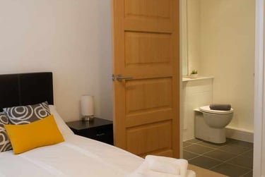 2 bed flat, (En-suites) Knighton Road, Stoneygate, Leicester, LE23HL - Image 3