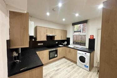 6 bed house, Ecclesall Road, Sharrowvale, Sheffield, S118PJ - Image 1