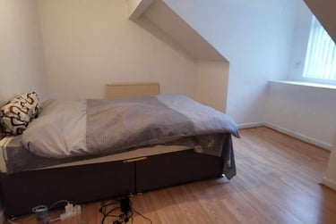 2 bed house, Carlton Terrace, Mount Pleasant, Swansea, SA16AE - Image 1