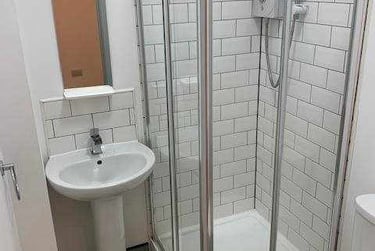 1 bed flat, Llanfair House, St Mary's Square, Swansea, SA13LP - Image 4