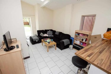 5 bed house, Teignmouth Road, Selly Park, Birmingham, B297BA - Image 2