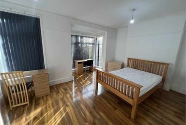 7 bed house, Bernard Street, Uplands, Swansea, SA20HU - Image 1