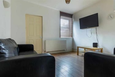 4 bed house, Dawlish Road, Selly Park, Birmingham, B297AF - Image 2