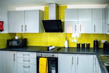 4 bed flat, 12 Denby Street, Highfield, Yorkshire, S24QH - Image 3