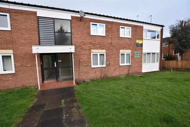 2 bed flat, Herons Way, Selly Park, Birmingham, B296TR - Image 1