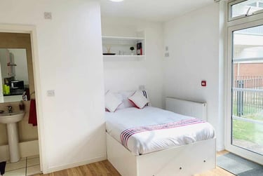 1 bed house, Watkin Road, City Centre, Leicester, LE27HY - Image 1