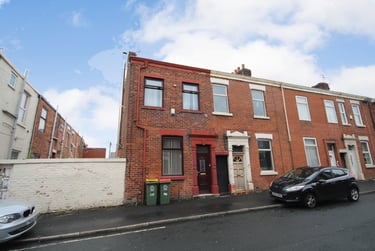 2 bed house, Holman Street, Deepdale, Preston, PR15HB - Image 1