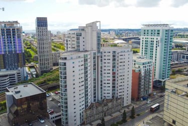 2 bed flat, City Centre, Cardiff, CF102FJ - Image 1