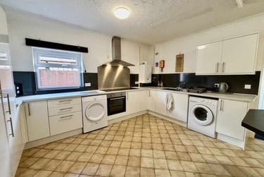 6 bed house, Earlham Green Lane, Earlham, Norwich, NR58HE - Image 2