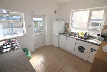 5 bed house, Cathays, Cardiff, CF244QY - Image 2