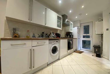 2 bed flat, Cathays, Cardiff, CF244AS - Image 2