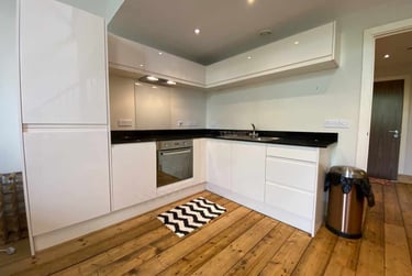 1 bed house, City Centre, Cardiff, CF116BH - Image 2