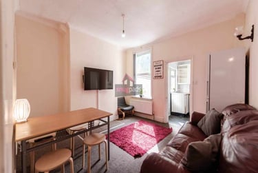 4 bed house, Salford, Pendleton, M66AL - Image 2