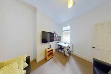 3 bed house, Salford, Irlams O' Th' Height, M67GZ - Image 1