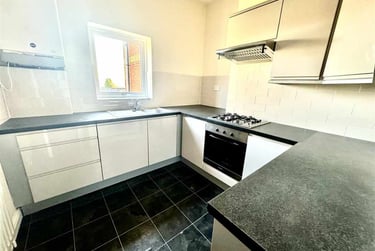 4 bed flat, Glossop Road, Broomhall, Sheffield, S102HP - Image 1