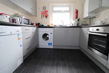 4 bed flat, Cathays, Plasnewydd, Cardiff, CF244AA - Image 2