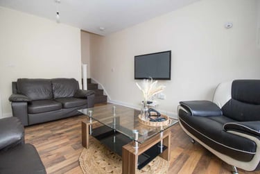 4 bed house, Blue Fox Close, City Centre, Leicester, LE30EE - Image 1