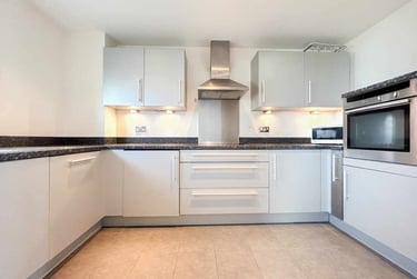 2 bed flat, Cardiff Bay, Sports Village, Cardiff, CF110SF - Image 2