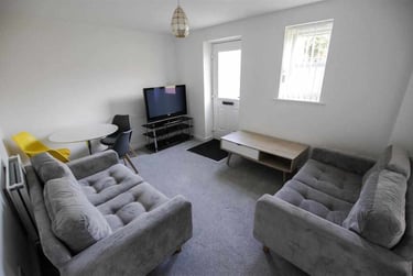 2 bed flat, Escelie Way, Selly Oak, Birmingham, B296GQ - Image 2