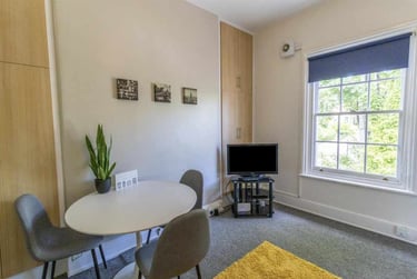 3 bed flat, Clarkehouse Road, Broomhall, Sheffield, S102LG - Image 2