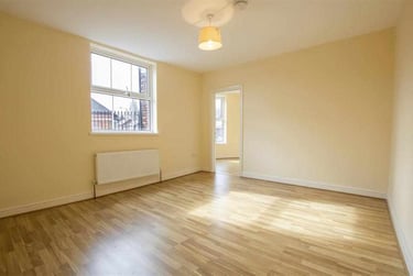2 bed flat, Oak Tree Lane, Selly Oak, Birmingham, B296JE - Image 2