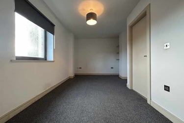 2 bed flat, Cardiff Bay, Splott, Cardiff, CF104JD - Image 6