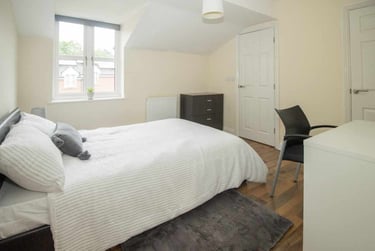 4 bed house, Blue Fox Close, City Centre, Leicester, LE30EE - Image 1