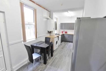 6 bed house, Wadbrough Road, Sharrowvale, Sheffield, S118RG - Image 2