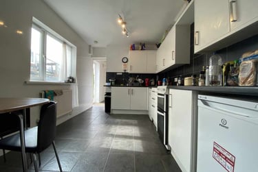 4 bed house, Cathays, Cardiff, CF244NY - Image 1