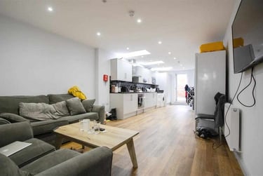 7 bed house, Hubert Road, Selly Park, Birmingham, B296ER - Image 2