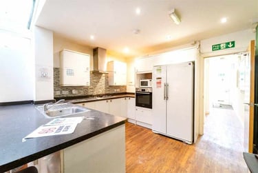 1 bed house, Heeley Road, Selly Park, Birmingham, B296EL - Image 5