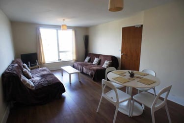 2 bed flat, Cardiff Bay, Cardiff, CF104RD - Image 3