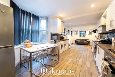 6 bed house, City Road, Smethwick, Birmingham, B160NL - Image 2