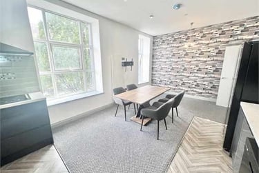 4 bed flat, Walter Road, Mount Pleasant, Swansea, SA15RF - Image 7