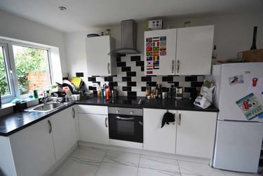 8 bed house, Cathays, Cardiff, CF244BU - Image 2