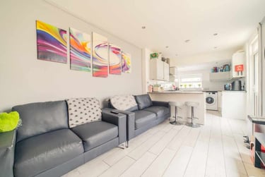 5 bed house, Cathays, Cardiff, CF244QS - Image 1