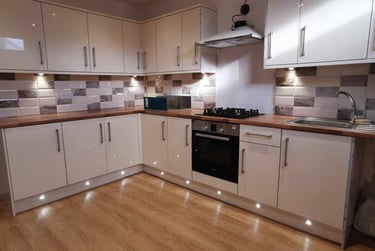 2 bed flat, Gwydr Crescent, Uplands, Swansea, SA20AA - Image 1