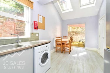4 bed house, Kirkstall Road, Sharrowvale, Sheffield, S118XJ - Image 1