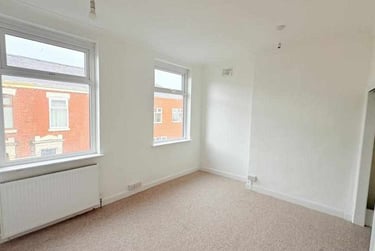 2 bed house, Holman Street, Deepdale, Preston, PR15HB - Image 6
