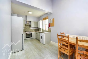 4 bed house, Kirkstall Road, Sharrowvale, Sheffield, S118XJ - Image 3