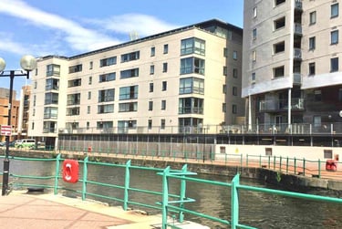 1 bed flat, Cardiff Bay, Cardiff, CF104RH - Image 1