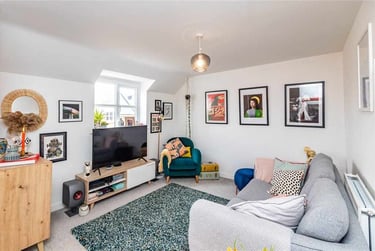 2 bed flat, Escelie Way, Selly Oak, Birmingham, B296GL - Image 2