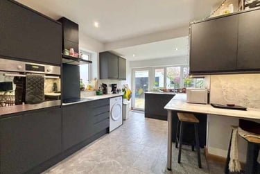 4 bed house, 114cr, Earlham, Norwich, NR47HB - Image 1