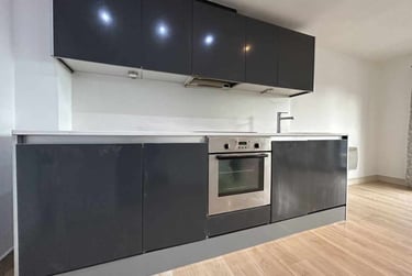 2 bed flat, Cardiff Bay, Splott, Cardiff, CF104JD - Image 4