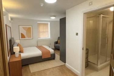 2 bed flat, (En-suites), Knighton Road, Stoneygate, Leicester, LE23HL - Image 1