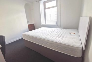 3 bed house, Miers Street, St Thomas, Swansea, SA18BZ - Image 2