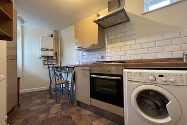 1 bed flat, Roath, Adamstown, Cardiff, CF241DT - Image 3