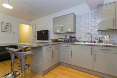 6 bed house, Dawlish Road, Selly Park, Birmingham, B297AT - Image 2