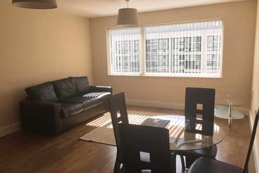 1 bed flat, Cardiff Bay, Cardiff, CF104RH - Image 3