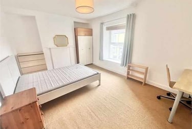 3 bed house, Beach Street, Brynmill, Swansea, SA13JP - Image 2